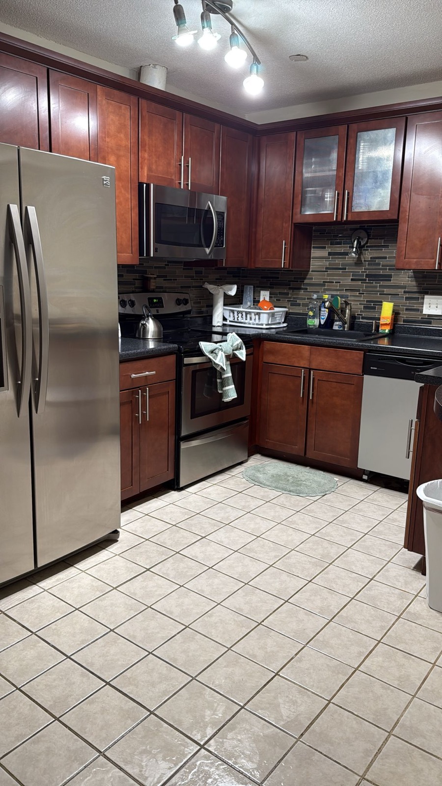 Kitchen cleaned by Barboza House Cleaning