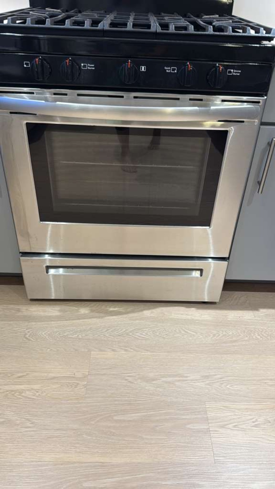 Kitchen cleaned by Barboza House Cleaning